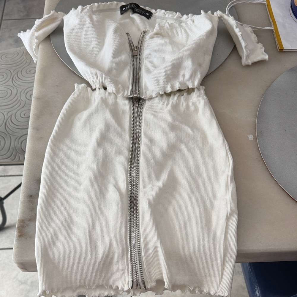 Elegant Strapless White Dress with Zipper